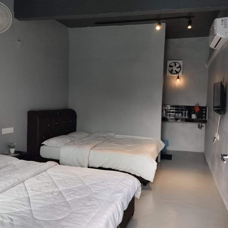 Adana Homestay & Pool 캉가르 외부 사진